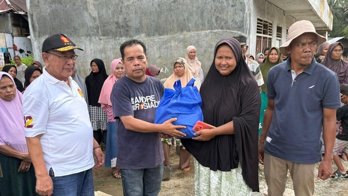 Geindra kirim ratusan paket sembako untuk korban banjir bandang Sijunjung