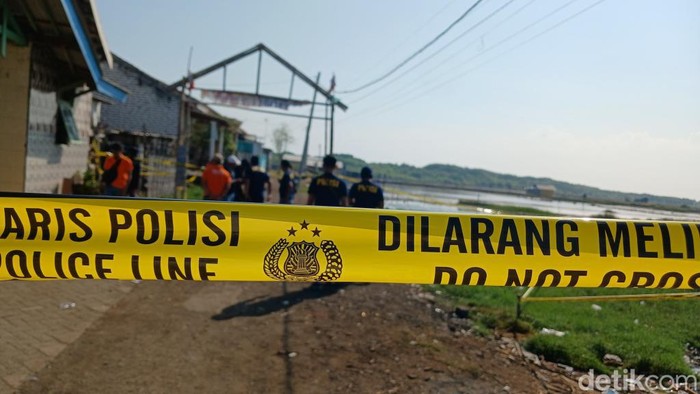 Ilustrasi garis polisi. Ledakan bom ikan di Pasuruan.