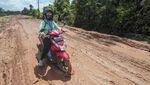 Potret Jalan Rusak di Muaro Jambi yang Belum Juga Diperbaiki