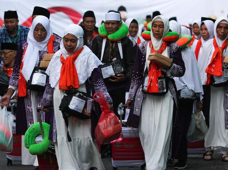Jemaah Calon Haji Tiba di Asrama Embarkasi Surabaya