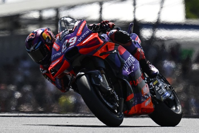 Ducati Prima Pramac Racings Spanish Jorge Martin competes during the qualifying session of the French Moto GP Grand Prix at the Bugatti circuit in Le Mans, northwestern France, on May 10, 2024. (Photo by JULIEN DE ROSA / AFP)
