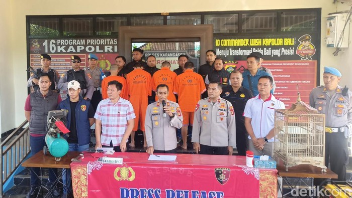 Polres Karangasem saat melakukan press release pengungkapan kasus selama operasi sikat agung 2024 di Polres Karangasem, Sabtu (11/5/2024). (foto: I Wayan Selamat Juniasa)