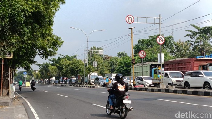 Kondisi lalin di sekitar ring road utara, Sleman, Sabtu (11/5/2024).