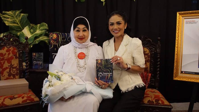 Kris Dayanti dan Dewi Motik