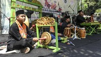 Kegiatan yang menampilkan berbagai kesenian, perlombaan dan makanan tradisional Betawi serta bazar UMKM itu mengusung tema Sukses Tenabang Untuk Indonesia.