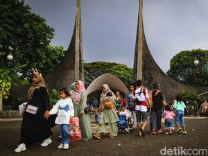 25.000 Pengunjung Datangi Taman Margasatwa Ragunan Hingga Siang Ini