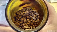 Tak kalah menarik ada kopi filter yang menggunakan house blend varietas Jairo Arcilla Gesha. Karakteristiknya manis seperti permen karet. Foto: detikcom/Riska Fitria