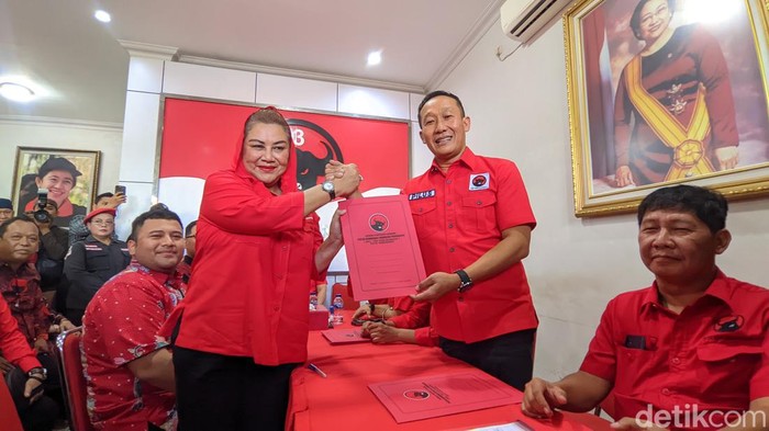 Mbak Ita mengambil formulir calon Wali Kota Semarang di PDIP,  Sabtu (11/5/2024)