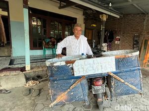 13 Tahun Nabung, Pedagang Kerupuk Keliling di Mojokerto Naik Haji Bareng Istri
