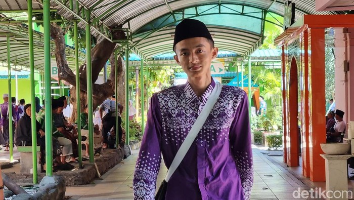 Moch Abdul Aziz siswa SMK kelas 2 jadi calon jemaah haji termuda di Embarkasi Surabaya.