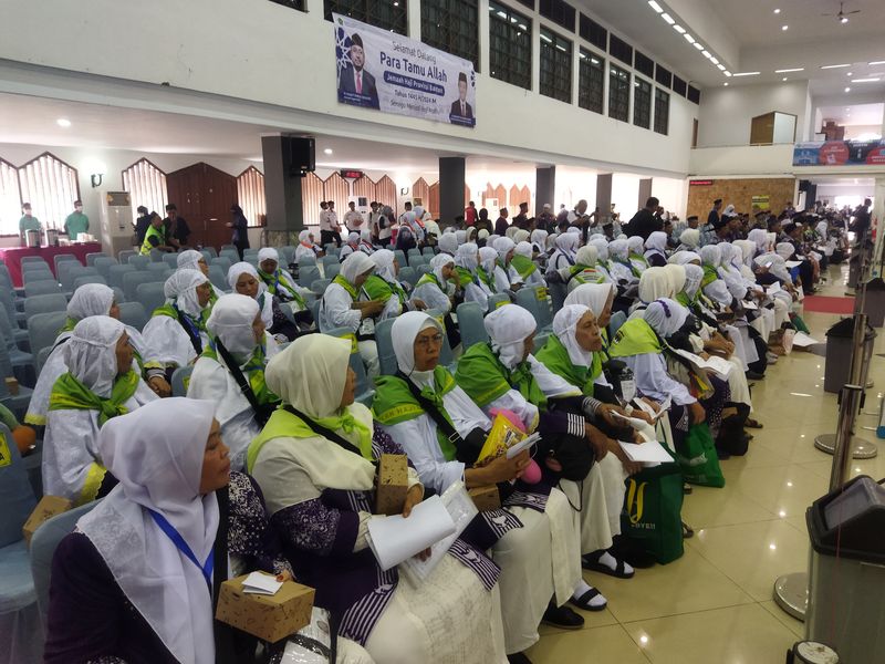 Para calon jamaah haji di Asrama Haji, Pondok Gede, Jakarta Timur, Sabtu (11/5/2024).