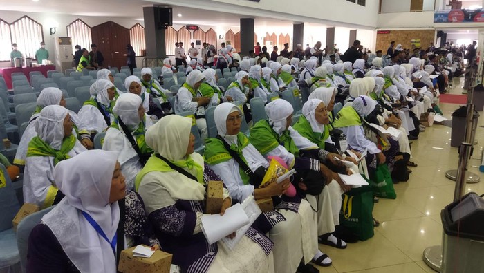 Para Calon Jemaah Haji Embarkasi DKI Berangkat Mulai Dini Hari Nanti