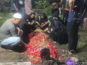 Kesedihan Via Vallen Ditinggal Ayah untuk Selamanya Saat Hamil Anak Pertama
