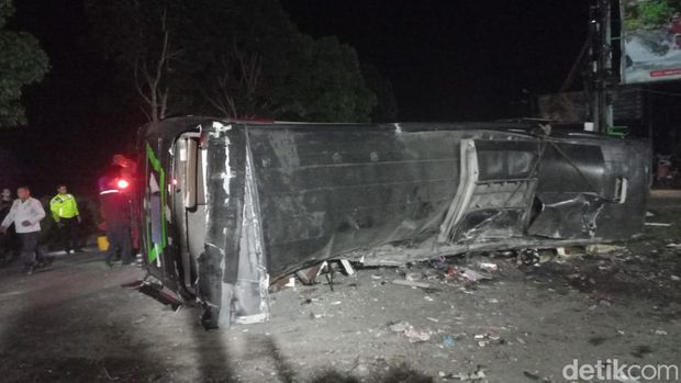 Penampakan bus yang mengalami kecelakaan di Ciater, Subang, Sabtu (11/5/2024),