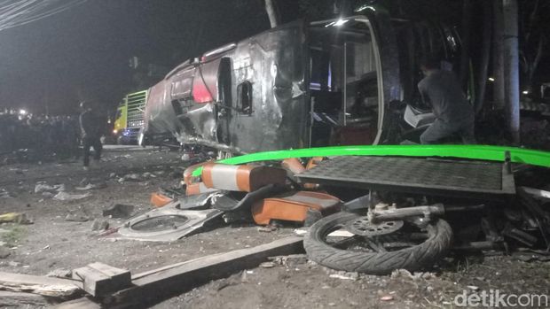 Penampakan bus yang mengalami kecelakaan di Ciater, Subang, Sabtu (11/5/2024),