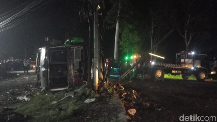 Penampakan bus yang mengalami kecelakaan di Ciater, Subang, Sabtu (11/5/2024),