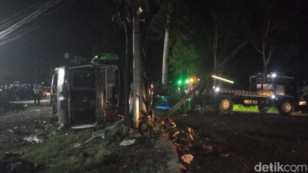 Penampakan bus yang mengalami kecelakaan di Ciater, Subang, Sabtu (11/5/2024),