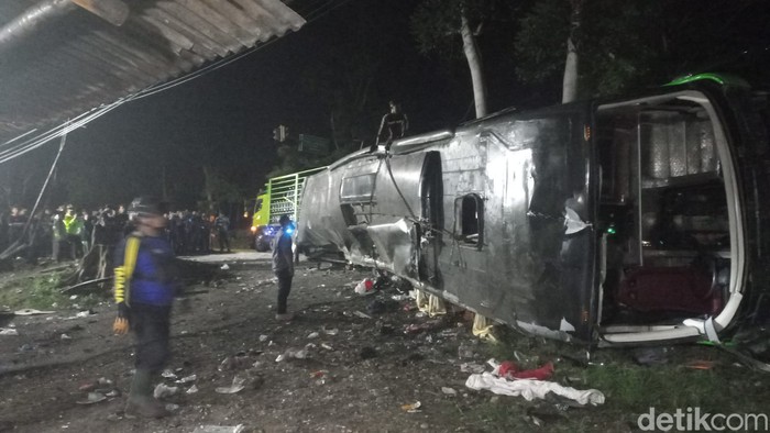 Penampakan bus yang mengalami kecelakaan di Ciater, Subang, Sabtu (11/5/2024),