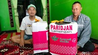 Bapak 3 anak ini mengungkapkan kebahagiaannya. Dirinya tidak menyangka bisa beribadah haji ke tanah suci bareng istri.