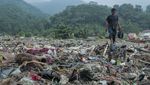 Penumpukan Sampah di Pantai Cibutun Loji Sukabumi
