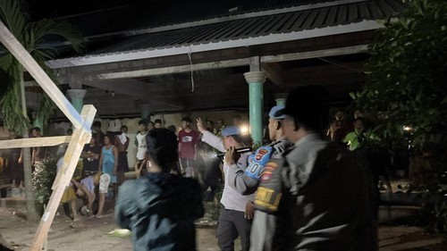 Polisi mengamankan ponpes di Lombok Barat dari amukan warga, Kamis (9/5/2024).