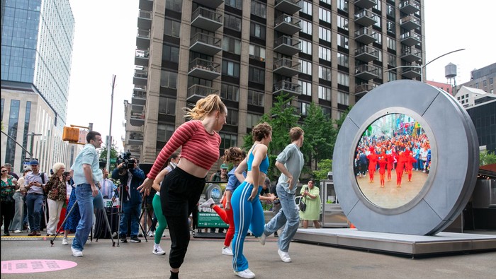 Portal yang menghubungkan New York AS dan Dublin Irlandia.