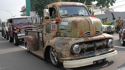 185 Mobil Kuno Unjuk Gigi di Magelang