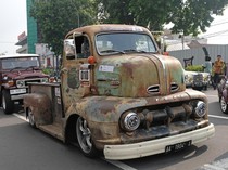 185 Mobil Kuno Unjuk Gigi di Magelang