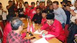 Meriah! Saat Massa Anter Narjo Daftar Bakal Calon Bupati Brebes ke PDIP