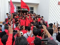 Meriah! Saat Massa Anter Narjo Daftar Bakal Calon Bupati Brebes ke PDIP