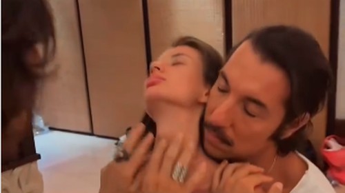 Ritual aneh WNA berbau cabul dan erotis di Ubud, Bali.