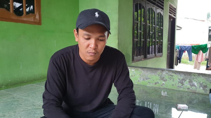 Rizki Kurniawan Nasution (28) saat diwawancarai di rumah keluarganya, di Kota Medan. (Goklas Wisely/detikSumut).
