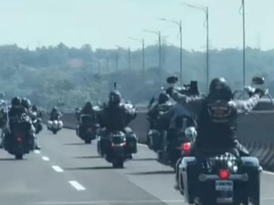 Moge Boleh Kok Lewat Jalur Mobil Suramadu, Asalkan...