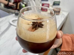 Nyobain Kopi Mocktail ala Gadis Kretek di Kafe Slow Bar Hidden Gem