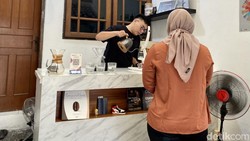 Sluurp! Uniknya Kopi Mocktail Gadis Kretek Dasiyah di Kafe Slow Bar Ini