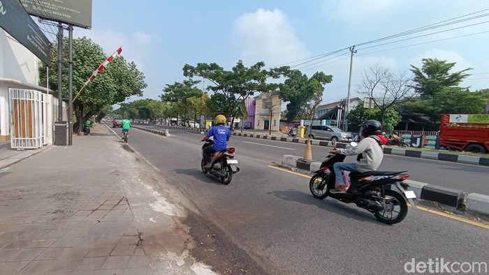 Separator di Ring Road Utara. Foto diunggah Sabtu (11/5/2024).
