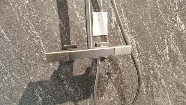 Tambahan keran atau spout di shower yang dijual di Indonesia.