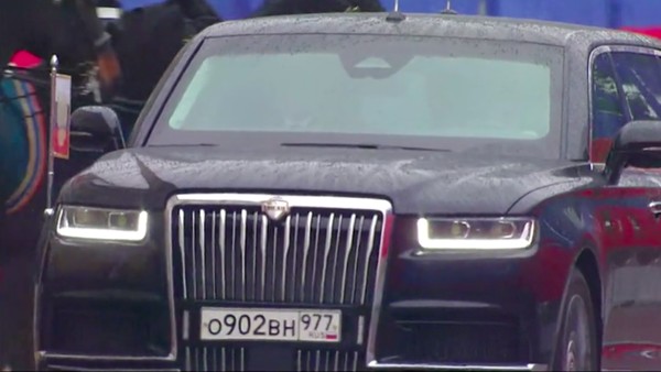 Vladimir Putin Naik Limosin Mewah Versi Terbaru