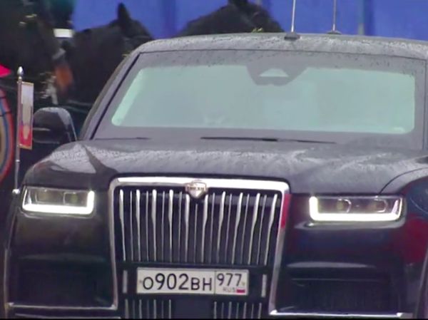 Vladimir Putin Naik Limosin Mewah Versi Terbaru