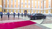Mobil itu tampak lebih mewah dan elegan dibandingkan versi sebelumnya. Foto: Screenshot Russia Today