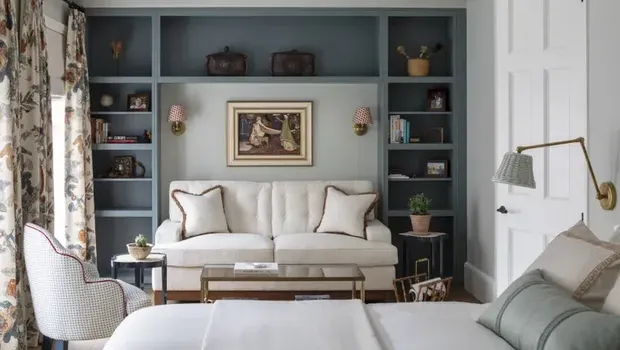 Tampilan interior modern yang dipadukan dengan barang antik.