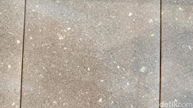 Tampilan keramik anti slip keluaran KIA Ceramics.