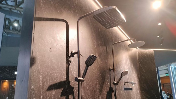 Tampilan shower seri Loire milik PT Global Pasifik Prima yang dipamerkan di Jakarta Convention Center.