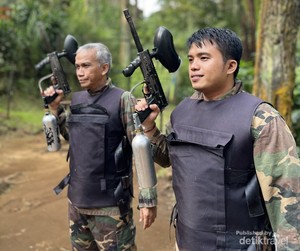 Menjelajahi Hutan Pinus Cikole dengan Paintball