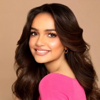 Melalui program Bridge of Books Foundation, UmaSofia menyumbangkan 1.000 buku kepada anak-anak kota di New Jersey. Foto: Instagram/@umasofias