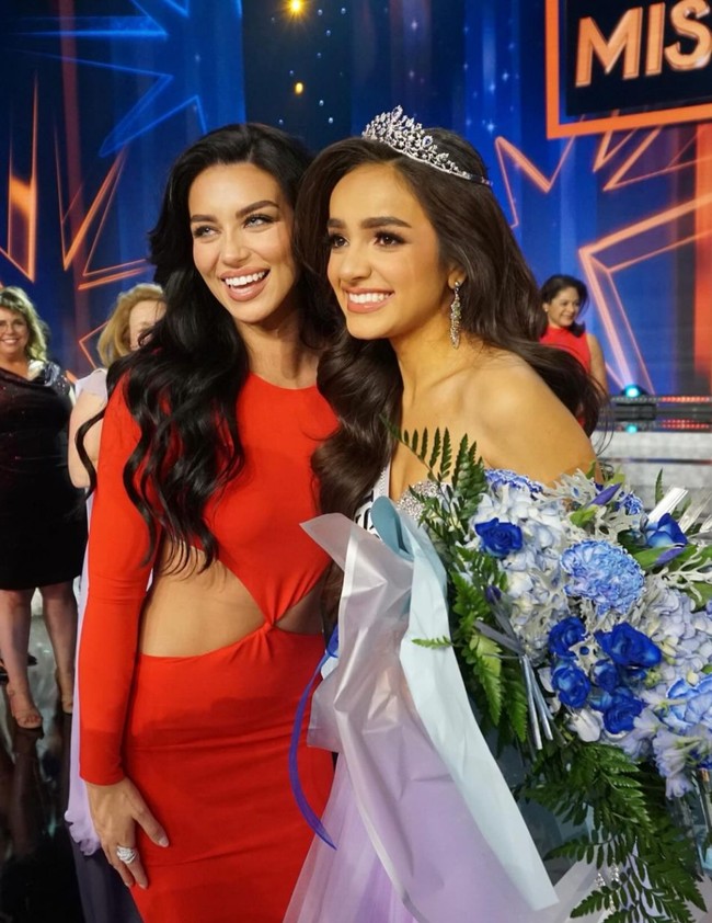 Selain itu UmaSofia juga ingin melanjutkan pendidikannya. “Setelah berbulan-bulan bergulat dengan keputusan ini, saya telah membuat pilihan untuk mengundurkan diri dari gelar Miss Teen USA 2023. Saya menantikan sisa tahun ini ketika saya menyelesaikan kelas 11 sebagai bagian dari National Honor Society dan memulai proses pendaftaran perguruan tinggi,” tulisnya. Foto: Instagram/@umasofias