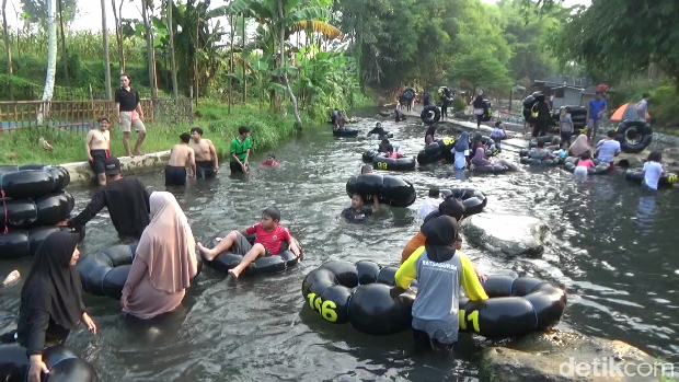 Wisata alam river tubing Tumpak Selo Lumajang
