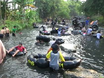 Cuaca Panas Begini, Cocoknya Main Tubing di Tumpak Selo Lumajang
