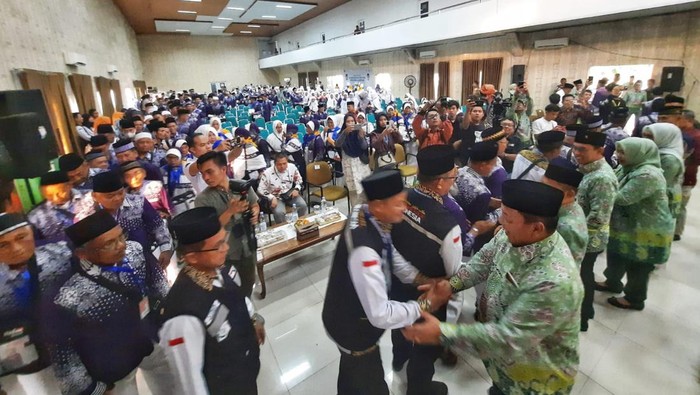 395 jemaah calon haji kloter pertama Lampung diberangkatkan ke tanah suci.