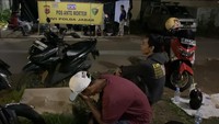 Datangi RSUD Subang, Paman Syok Keponakan Jadi Korban Tewas Kecelakaan Bus